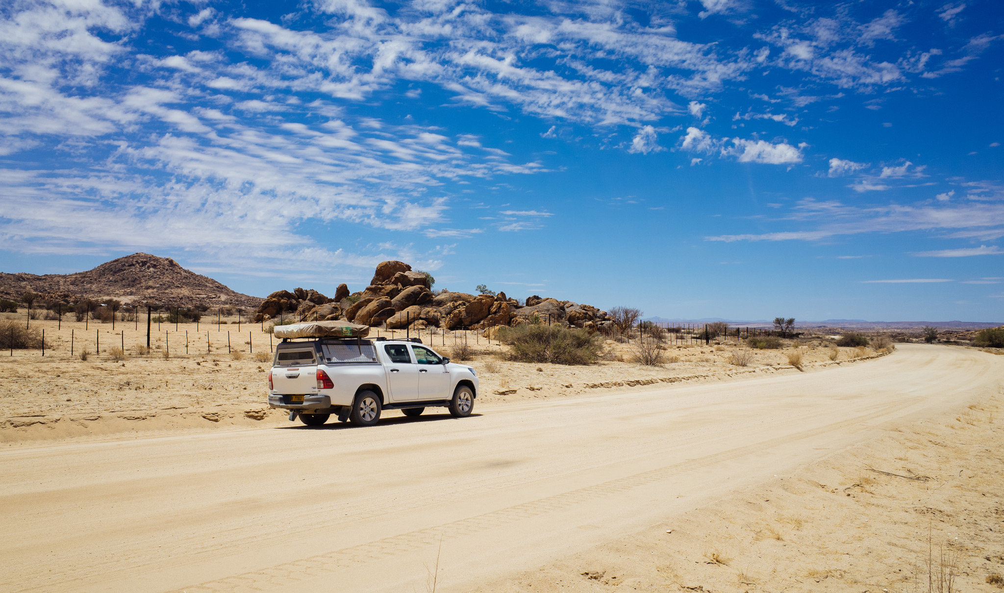 4x4 exploration of remote desert roads